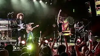 Muna tijdens een liveoptreden in Minneapolis in 2022