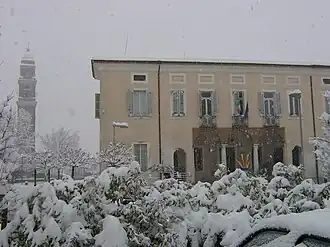 gemeentehuis en kerktoren