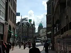 Het Muntplein gezien vanuit de Kalverstraat.