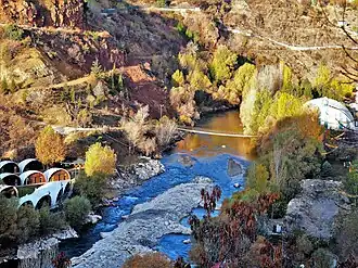 De rivier de Munzur in de stad Tunceli