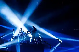 Dominic Howard en Christopher Wolstenholme in het Air Canada Centre op 10 april 2013.