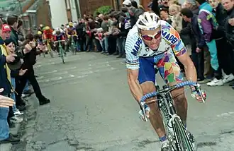 Johan Museeuw plaatst zijn beslissende aanval op de Tenbossestraat in Brakel