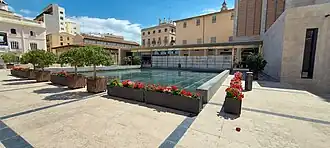 Ingang op Plaça de Dècim Juni Brut