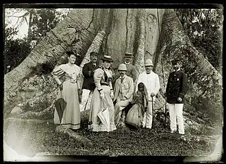 Van Lelyveld (midden, met tropenhelm), eind 19e eeuw