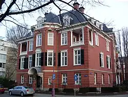 Directeur-dokterswoning bij het naastliggende ziekenhuis