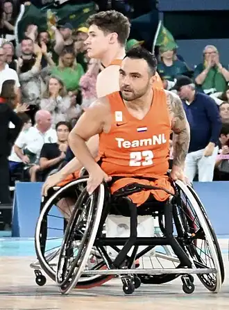 Mustafa in actie, juli 2010