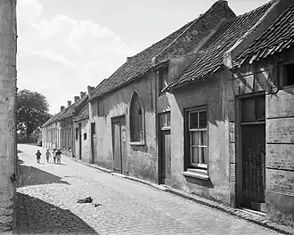 De synagoge in 1959, vóór de restauratie.