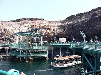 Zicht op het meer in Mysterious Island