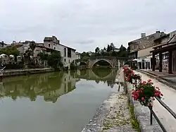Vieux Pont over de Baïse