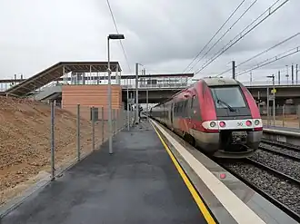 TER-trein op de onderste sporen van het station