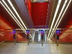 De tussenverdieping van de roltrappen.