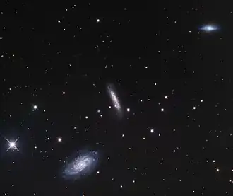 NGC 3430 (linksonder) met NGC 3413 (rechtboven) en NGC 3424