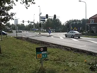 De N737 ter hoogte van de kruising met de N342, ten oosten van Hengelo.