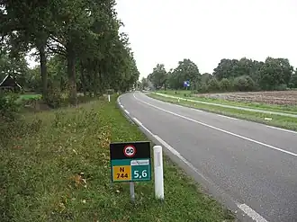 De N744 tussen Albergen en Zenderen