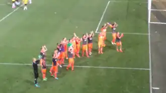 Spelers FC Volendam bedanken de supporters na een overwinning op NAC (1-4), seizoen 2015/16