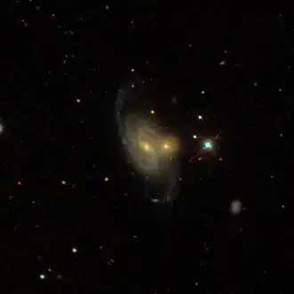 NGC 3635 (links) en NGC 3634