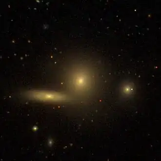 NGC 3873 (midden)