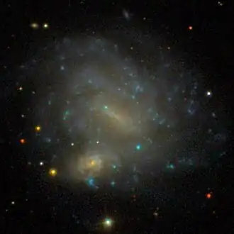 NGC 4496B (linksonder)