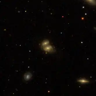NGC 4851-2 (boven)
