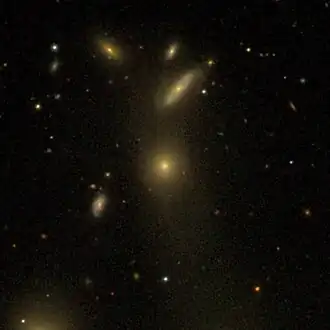 NGC 5176 (midden)