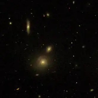 NGC 5721 (midden)