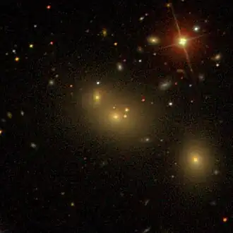 NGC 7475-2 (linksboven NGC 7475-1