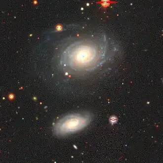 NGC 1 (boven) en NGC 2