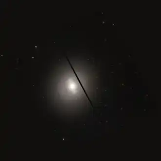 NGC 4262 afgebeeld door de Ruimtetelescoop Hubble.