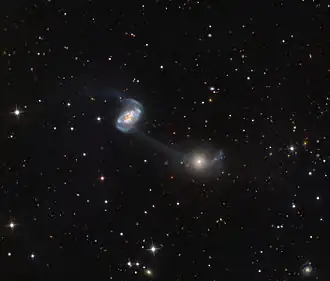 NGC 5216 en NGC 5218 (links)