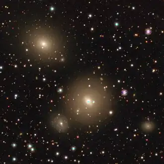 NGC 6734 (midden) en NGC 6736