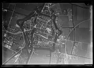 Militaire luchtfoto van Dokkum, 1920-1940. Nederlands Instituut voor Militaire Historie