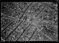 Luchtfoto van het stadhuis en directe omgeving (1920-1940).