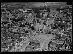 Luchtfoto van de Martinitoren en directe omgeving (1920-1940).
