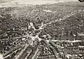 Een luchtfoto van de situatie van een van de grootse verkeersknelpunten in het vooroorlogse Rotterdam tussen 1920 en 1940: het Hofplein.