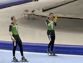 Sven Kramer en Wouter Olde Heuvel in het schaatspak van TVM