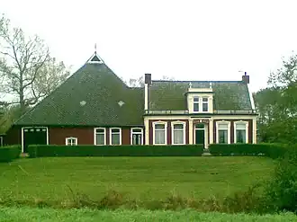 Uilenbord op een boerderij in Het Bildt