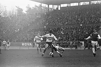 Cor Smit (met bril) verdedigt Nol Heijerman