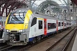 MR08 in reizigersdienst, te Antwerpen-Centraal