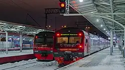 Elektrische hogesnelheidstrein ED9E op de route Vetluzjskaja - Nizjni Novgorod op het treinstation van Moskovski