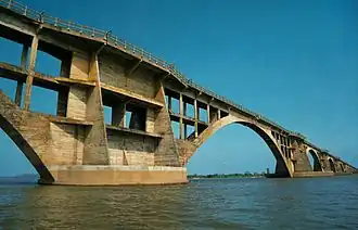 De spoorbrug Ponte Eurico Gaspar Dutra over de Paraguay in de gemeente Corumbá (Brazilië)