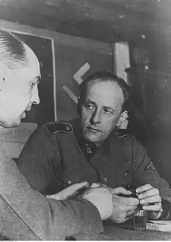 Voorhoeve meldt zich aan als kanonnier in het SS-legioen.