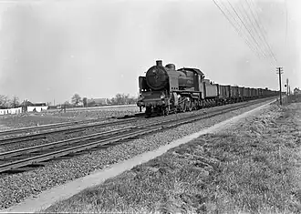Kolentrein, getrokken door een loc serie 3900 van de N.S. bij Wijchen. (25-03-1953)