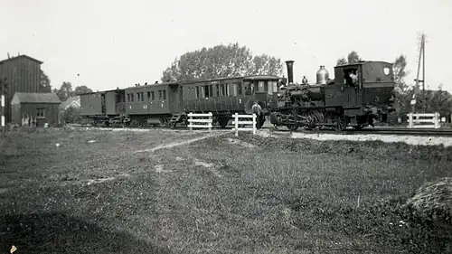 NS 7716 met trein naar Dinxperlo bij vertrek van Varsseveld, 1925-1935