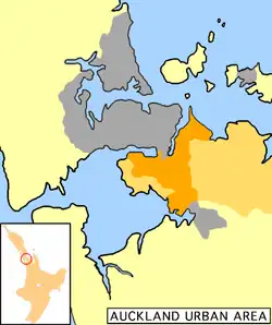 Manukau City (Oranje). Het donker oranje gebied geeft aan welke stedelijke plek Manukau heeft binnen het (grijze) grotere gebied Auckland