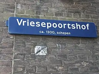 Straatnaambord van de Vriesepoortshof
