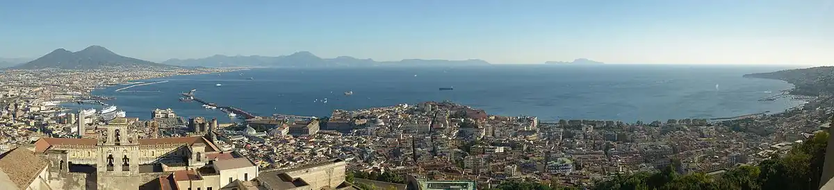 Napels met de Vesuvius op de achtergrond