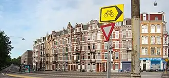 De Nassaukade ter hoogte van de Kattensloot