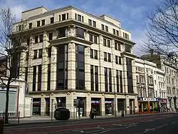 Nieuwbouw op de plaats van het vroegere stationsgebouw