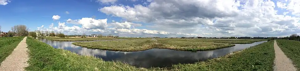 Voorofsche Polder gezien vanaf de westelijke kade