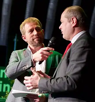 Harm Edens (links) als dagvoorzitter interviewt Gelders gedeputeerde Jan Jacob van Dijk, 2015